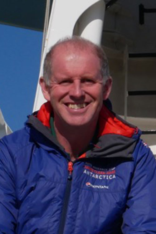 Dr Glen Tarran