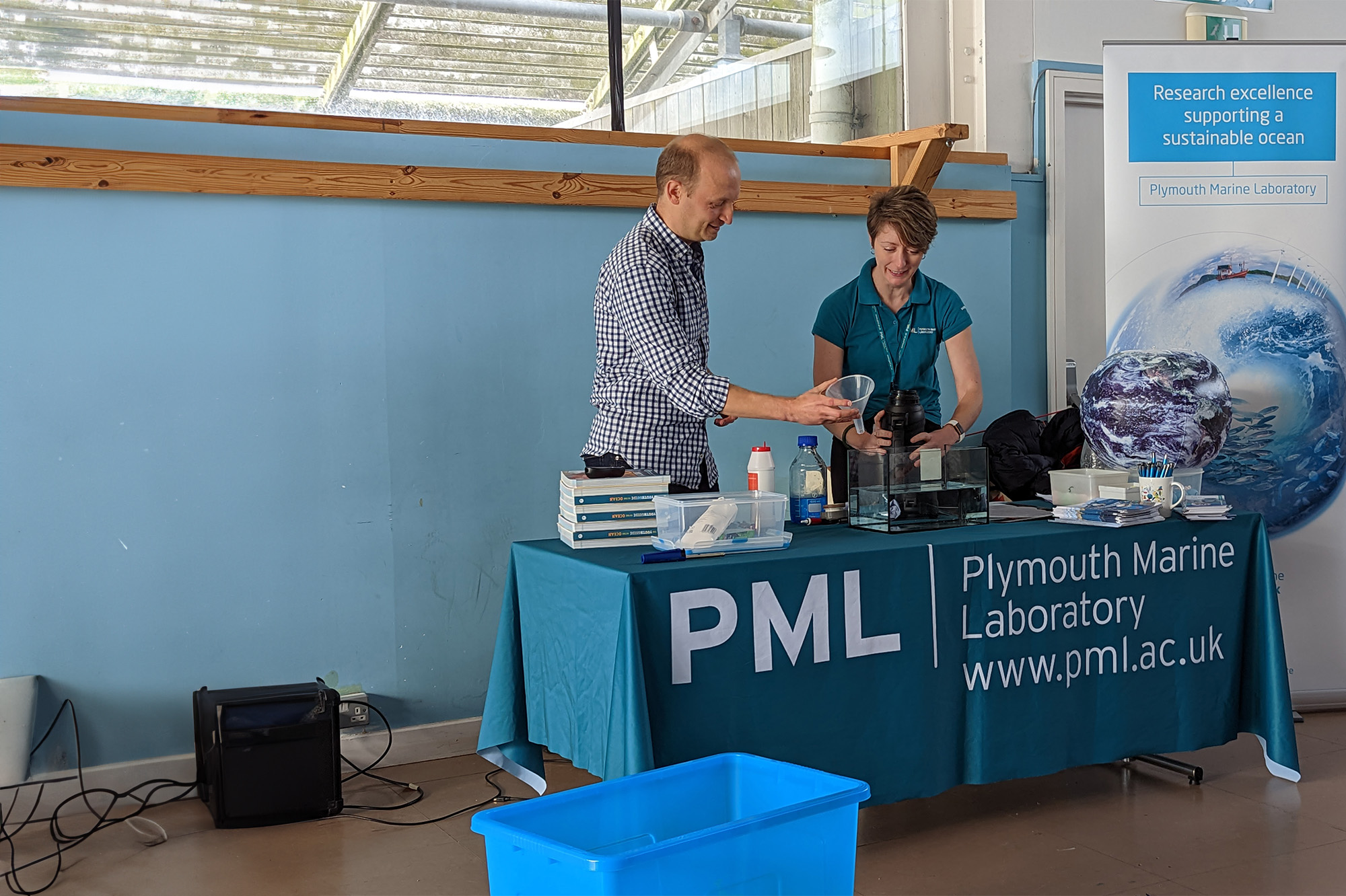Above: PML scientists Dr Gennadi Lessin and Dr Frances Hopkins bringing ocean knowledge to the Connect Academy Trust 